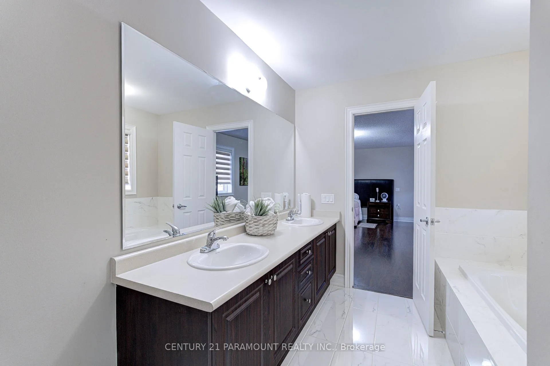 Photo 27 of 563 Dougall Avenue E, Caledon, Rural Caledon — HOMEH