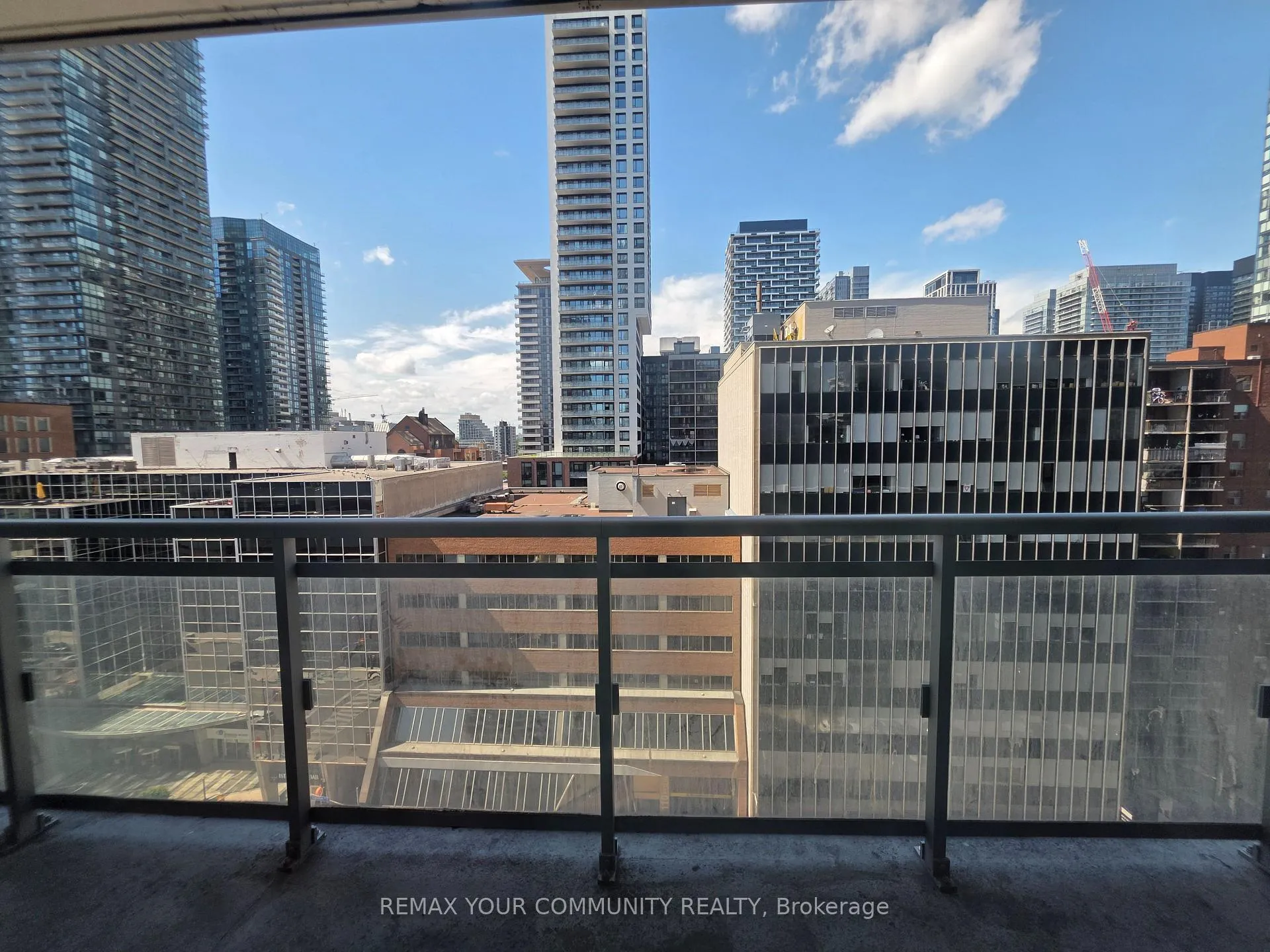 Front of Unit 1004, 89 Dunfield Avenue