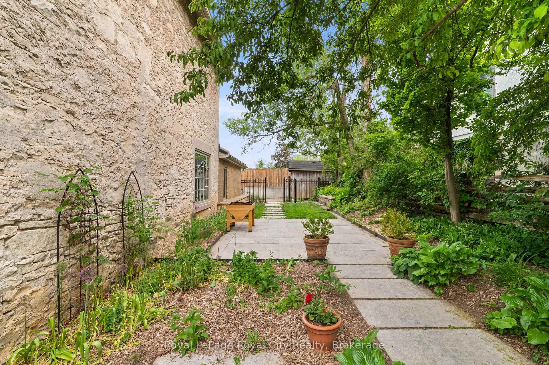 Photo 4 of 19 London Road E, Guelph, Exhibition Park — HOMEH