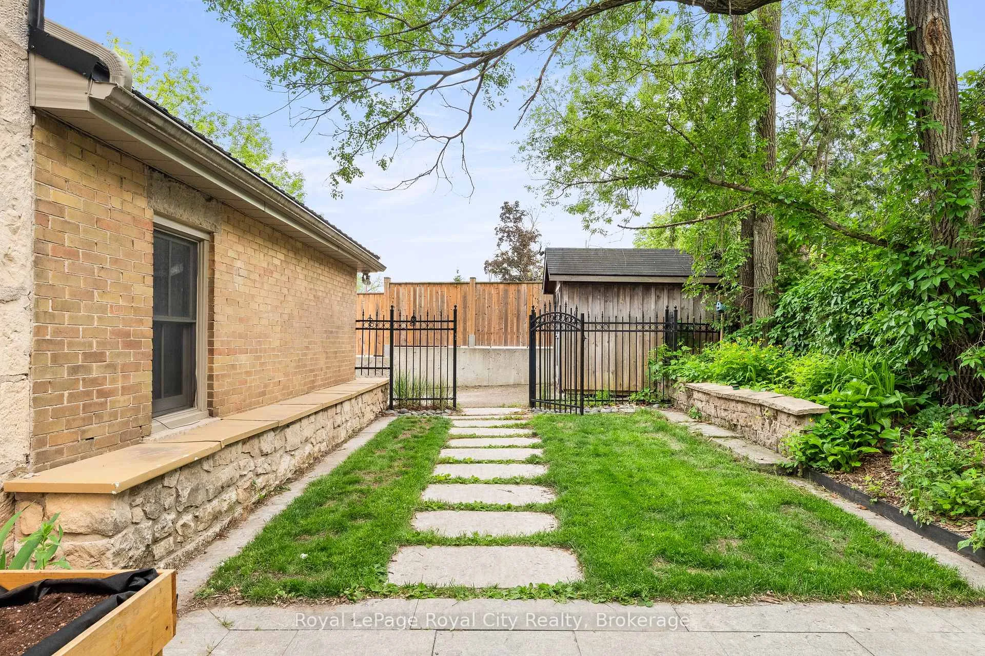 Photo 5 of 19 London Road E, Guelph, Exhibition Park — HOMEH