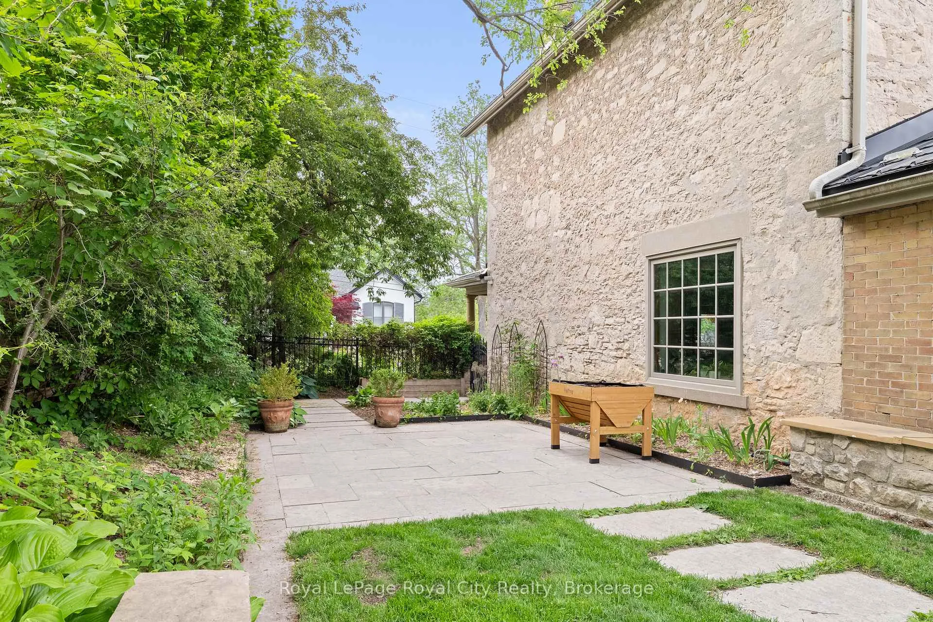 Photo 6 of 19 London Road E, Guelph, Exhibition Park — HOMEH