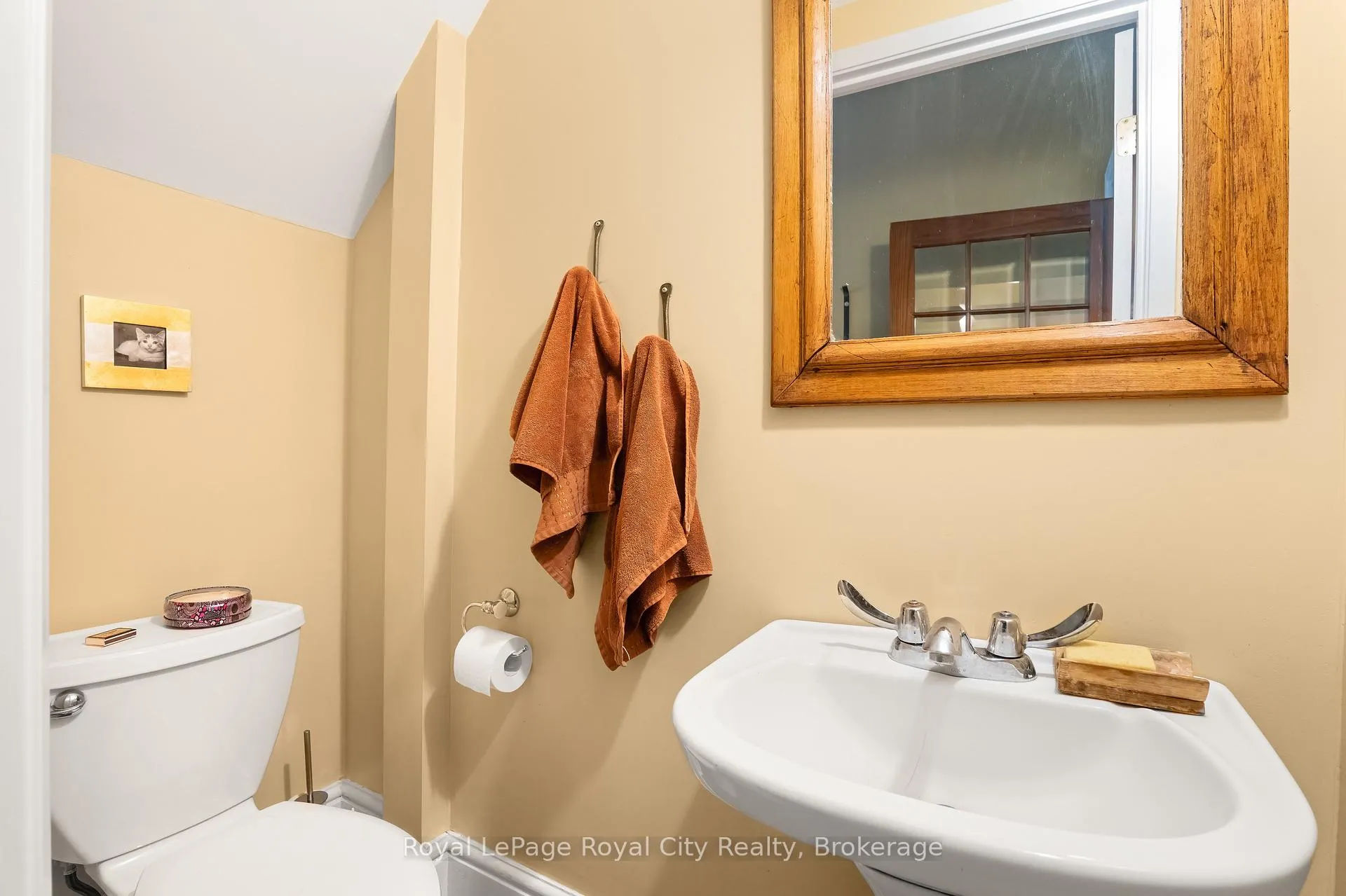 Photo 17 of 19 London Road E, Guelph, Exhibition Park — HOMEH