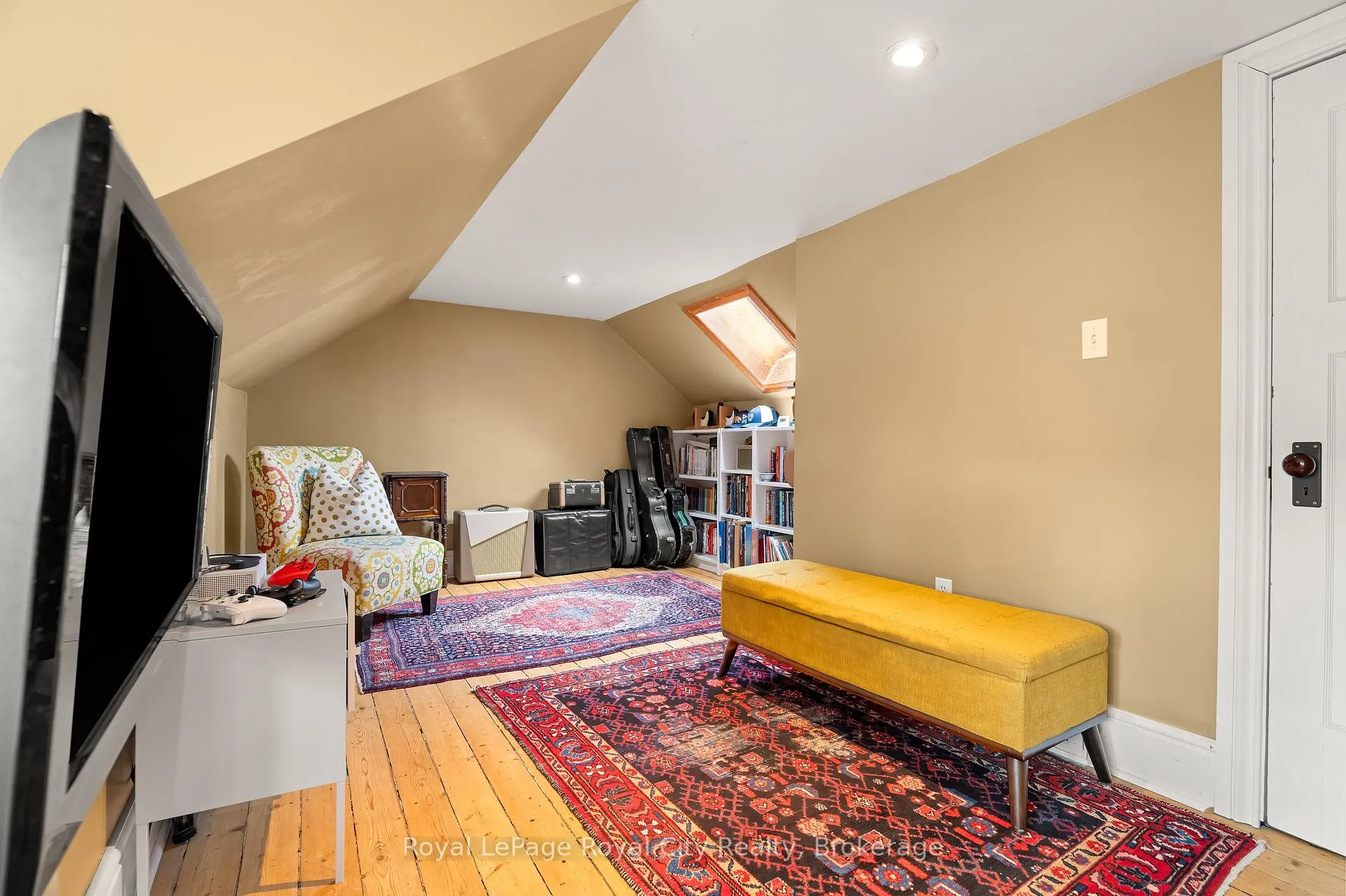 Photo 39 of 19 London Road E, Guelph, Exhibition Park — HOMEH