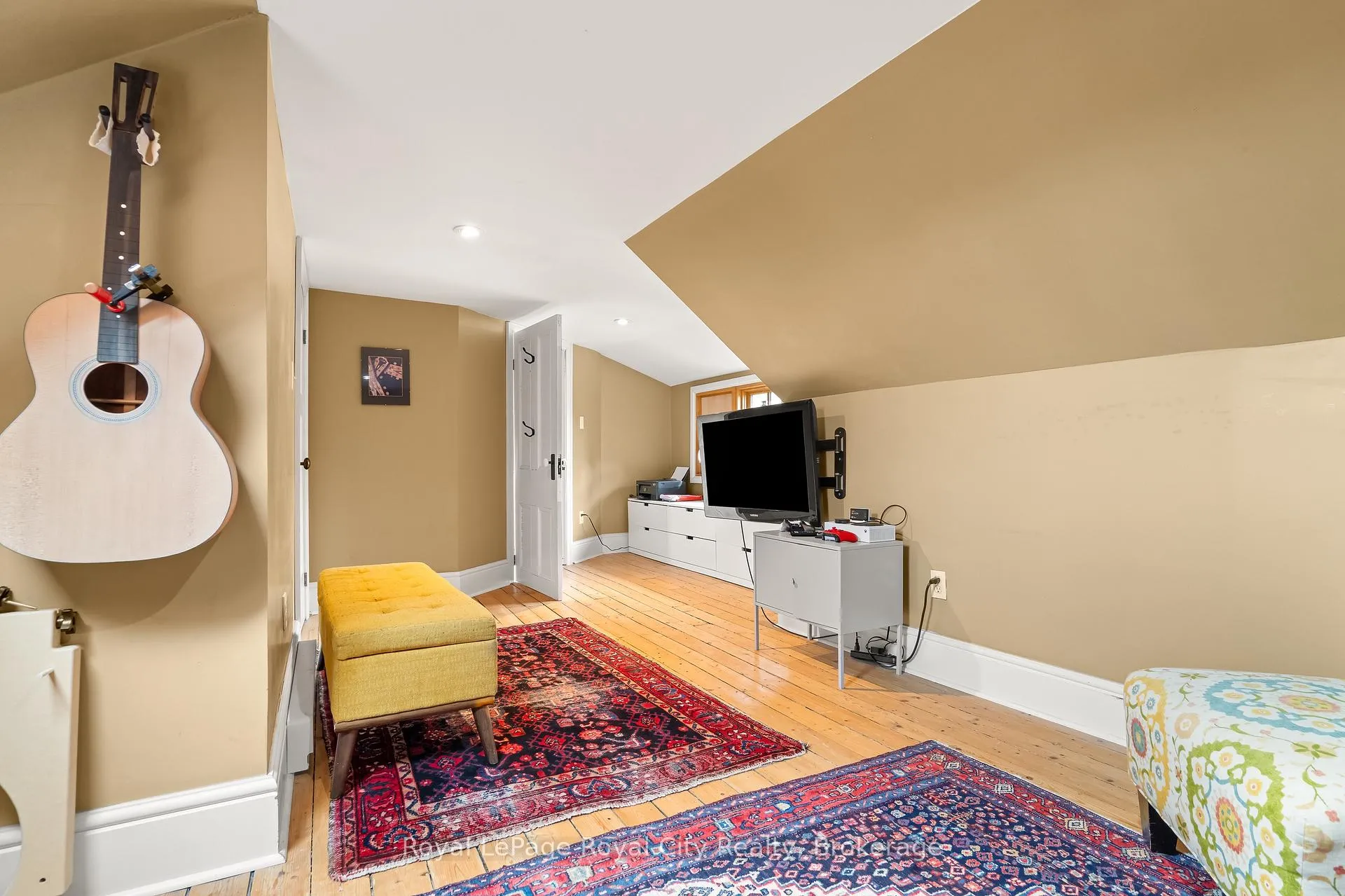 Photo 40 of 19 London Road E, Guelph, Exhibition Park — HOMEH
