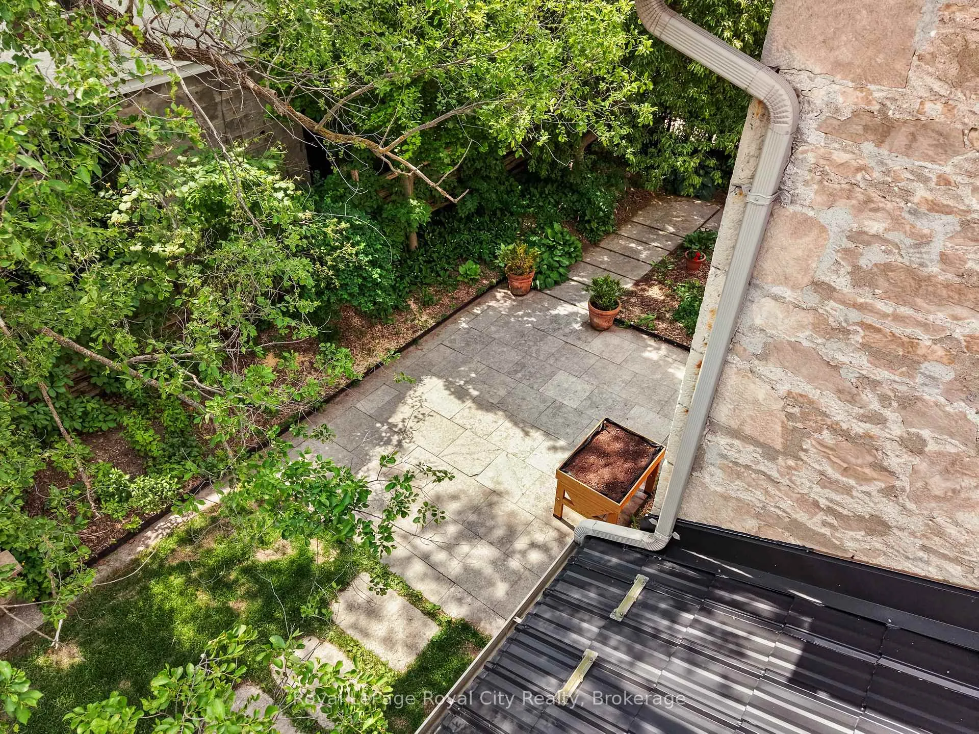 Photo 44 of 19 London Road E, Guelph, Exhibition Park — HOMEH