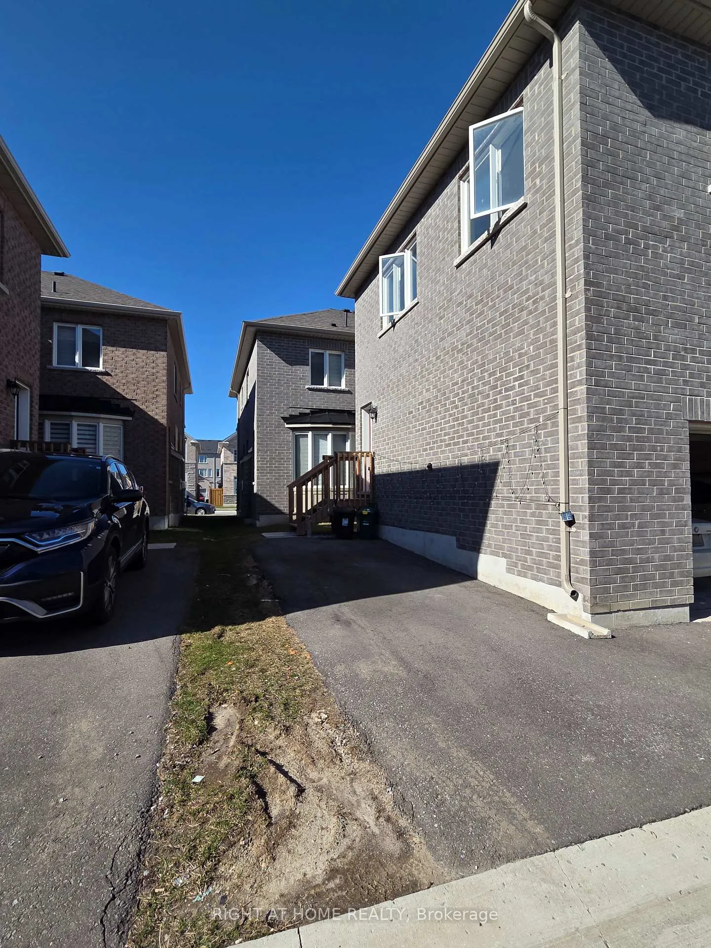 Photo 2 of Unit Coach House, 9 Waterleaf Road, Markham, Cornell — HOMEH