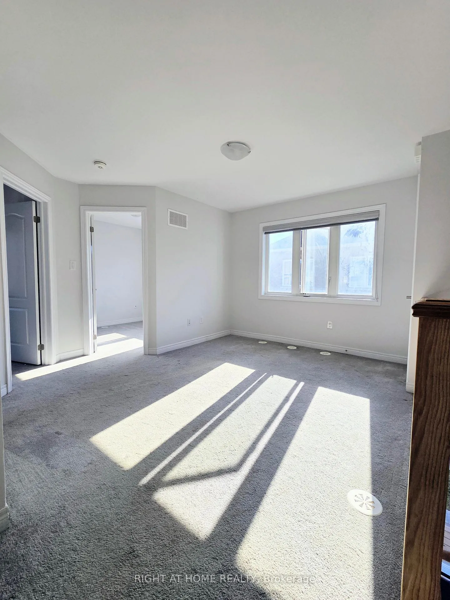 Photo 8 of Unit Coach House, 9 Waterleaf Road, Markham, Cornell — HOMEH