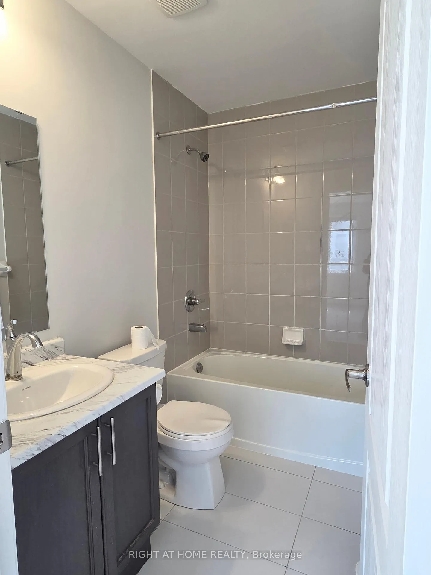 Photo 10 of Unit Coach House, 9 Waterleaf Road, Markham, Cornell — HOMEH