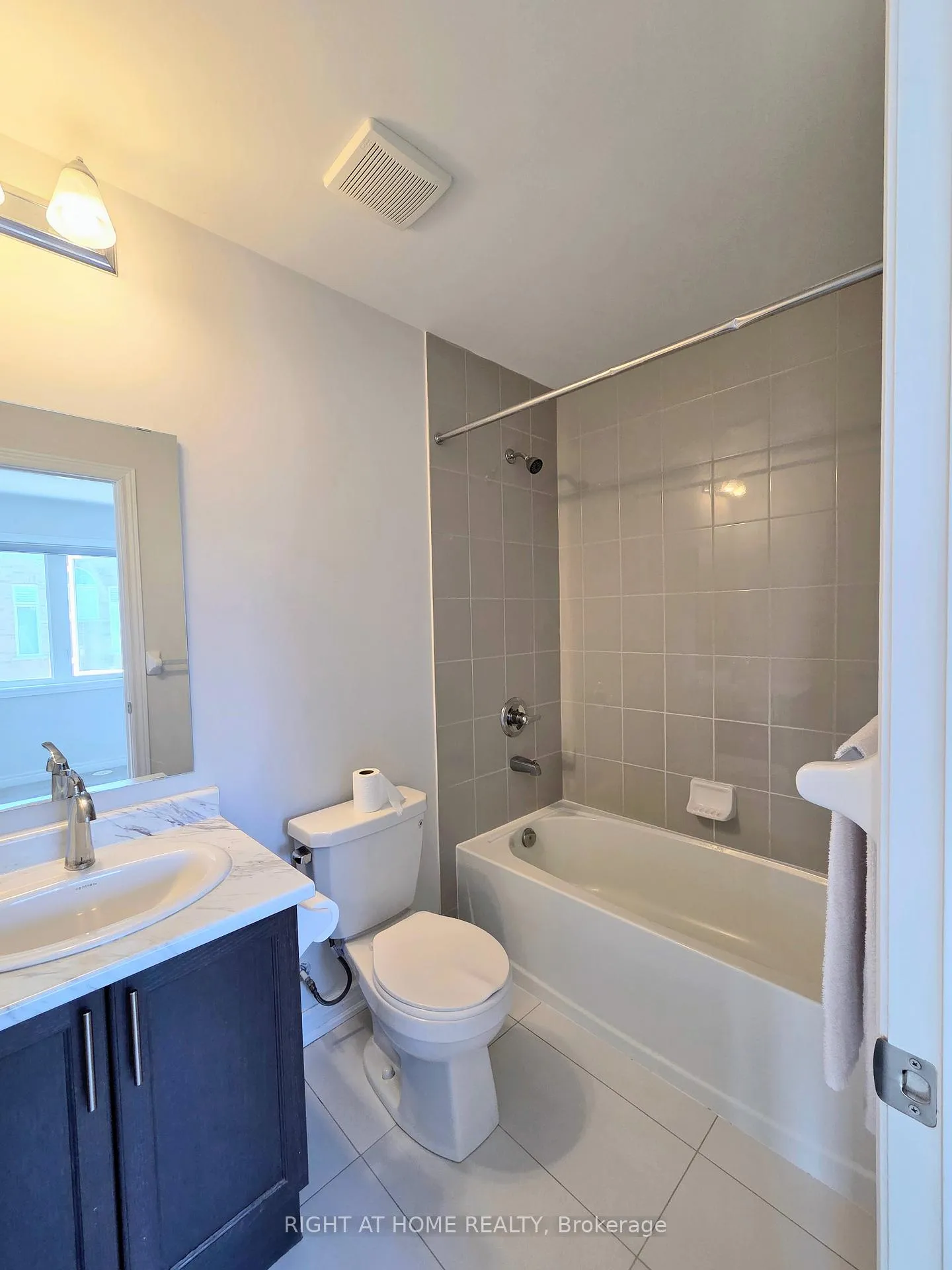 Photo 11 of Unit Coach House, 9 Waterleaf Road, Markham, Cornell — HOMEH