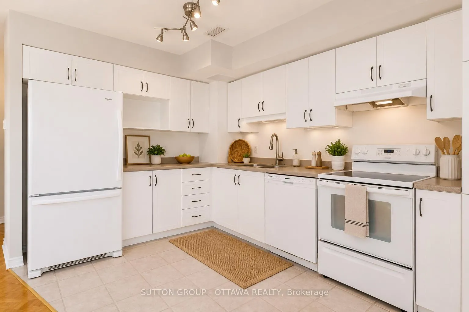 Photo 9 of Unit 10, 255 Clarence Street, Ottawa, Lower Town/Byward Market — HOMEH