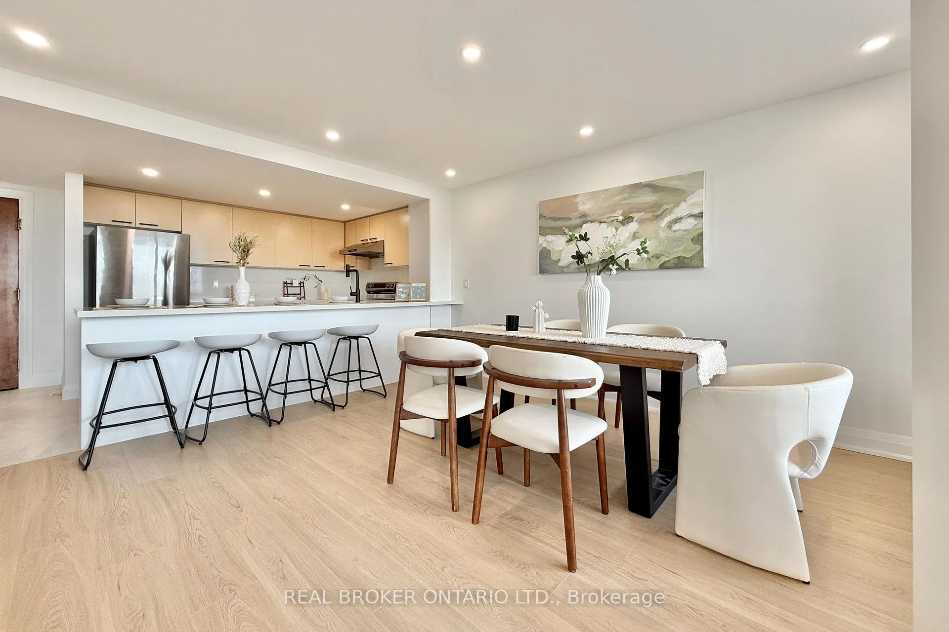 Photo 4 of Unit 611, 130 Pond Drive, Markham, Commerce Valley — HOMEH
