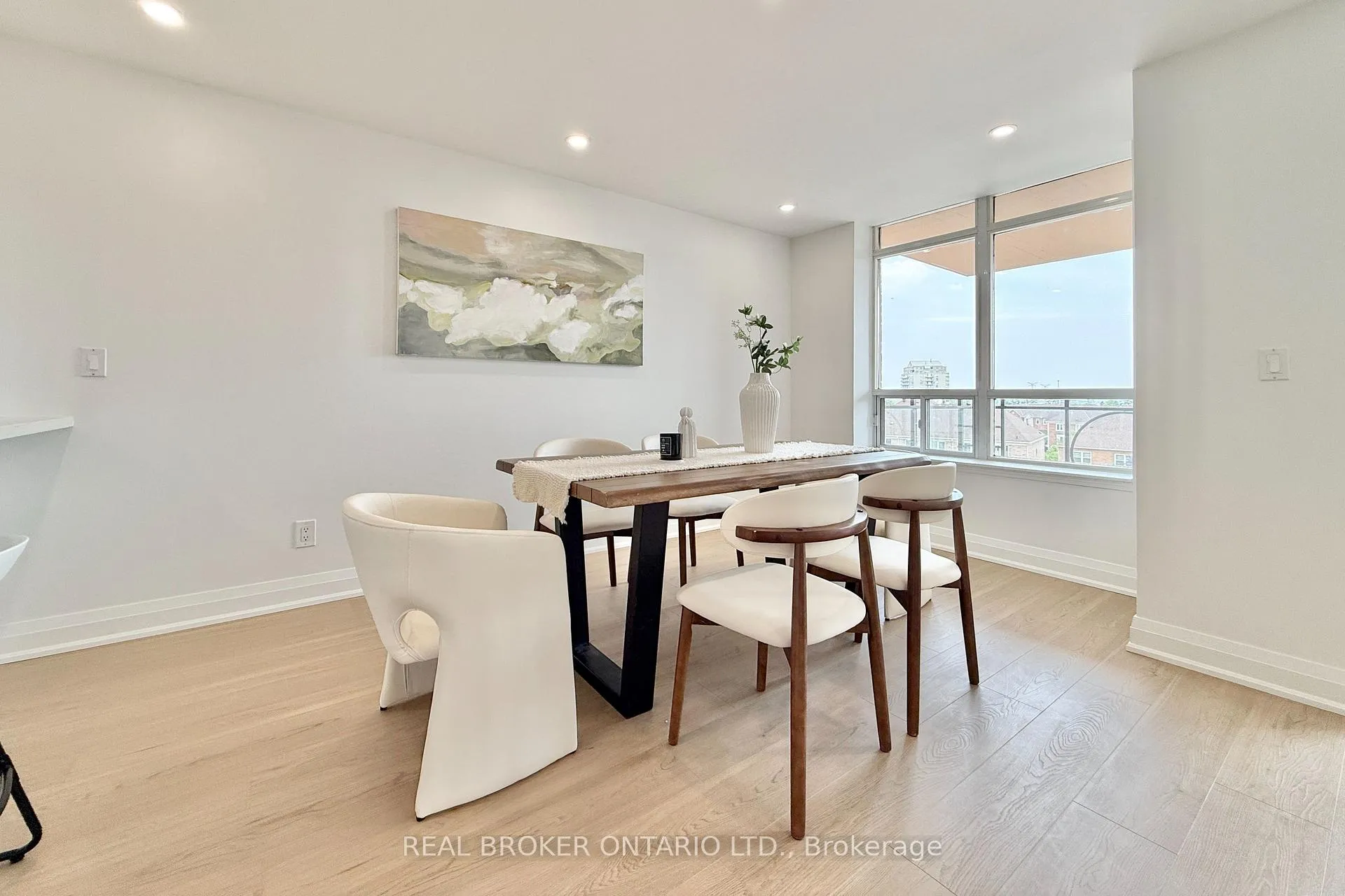 Photo 5 of Unit 611, 130 Pond Drive, Markham, Commerce Valley — HOMEH