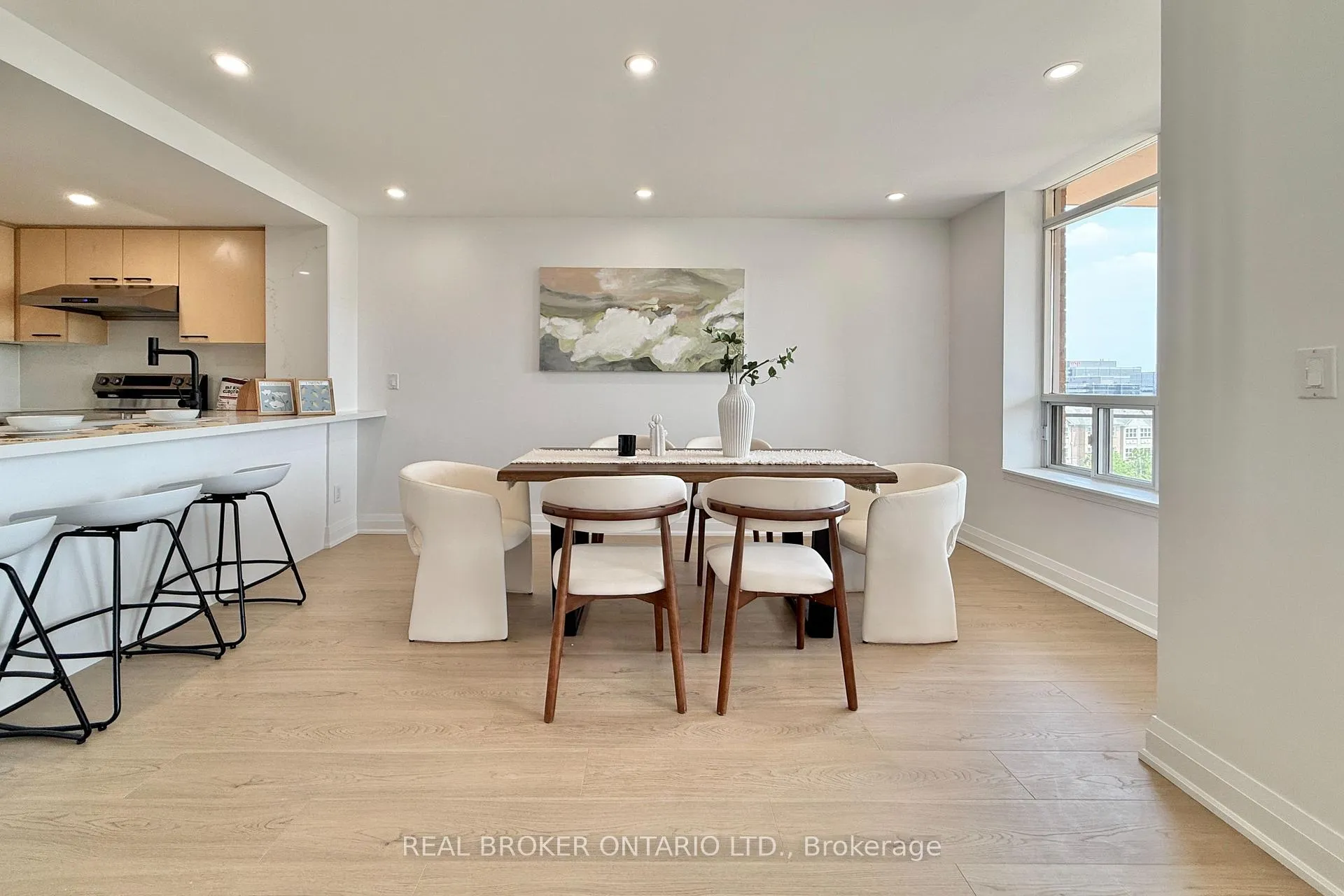 Photo 6 of Unit 611, 130 Pond Drive, Markham, Commerce Valley — HOMEH