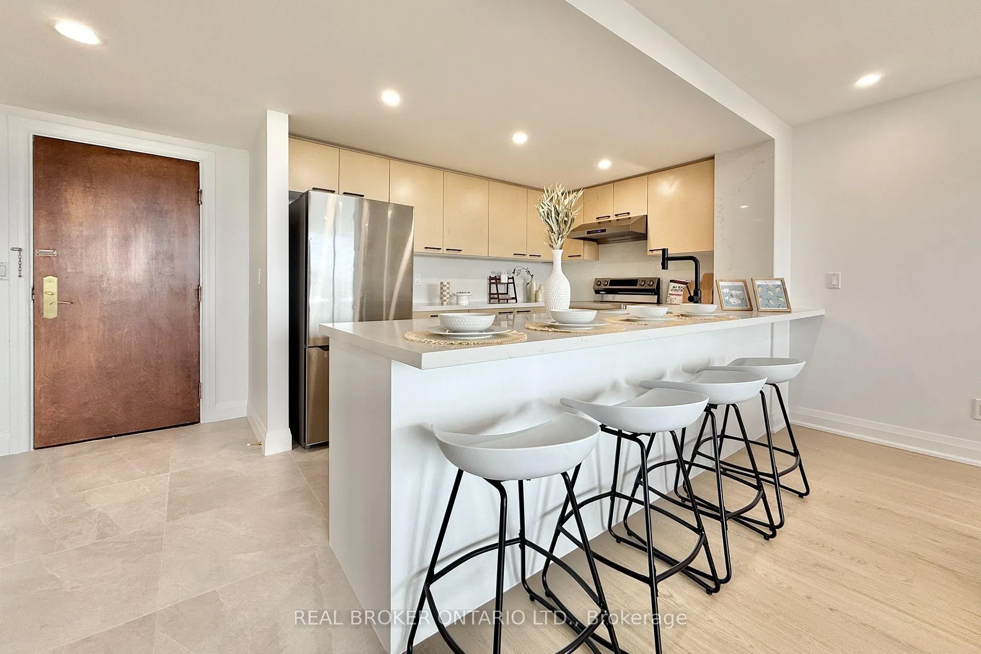 Photo 8 of Unit 611, 130 Pond Drive, Markham, Commerce Valley — HOMEH