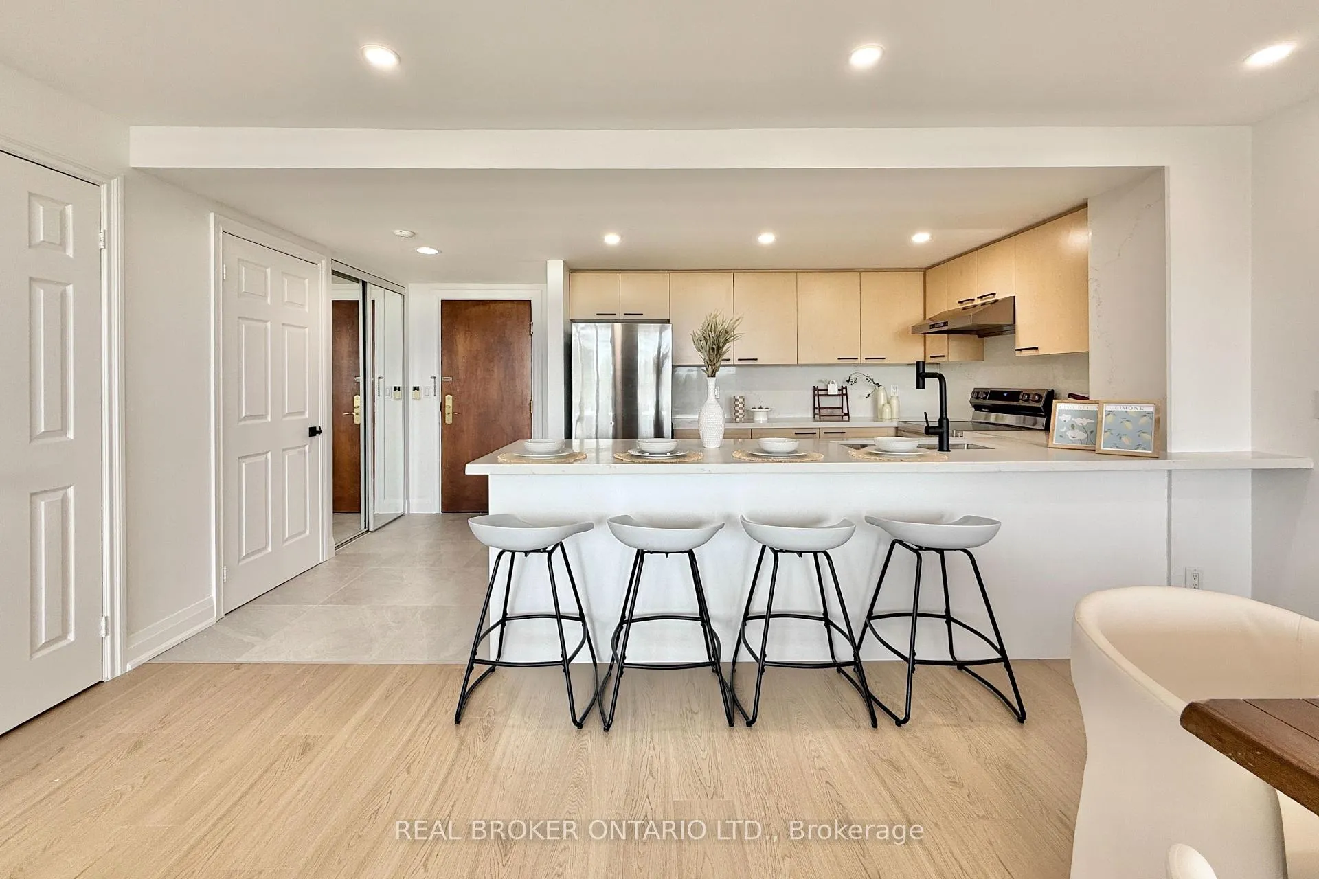 Photo 9 of Unit 611, 130 Pond Drive, Markham, Commerce Valley — HOMEH