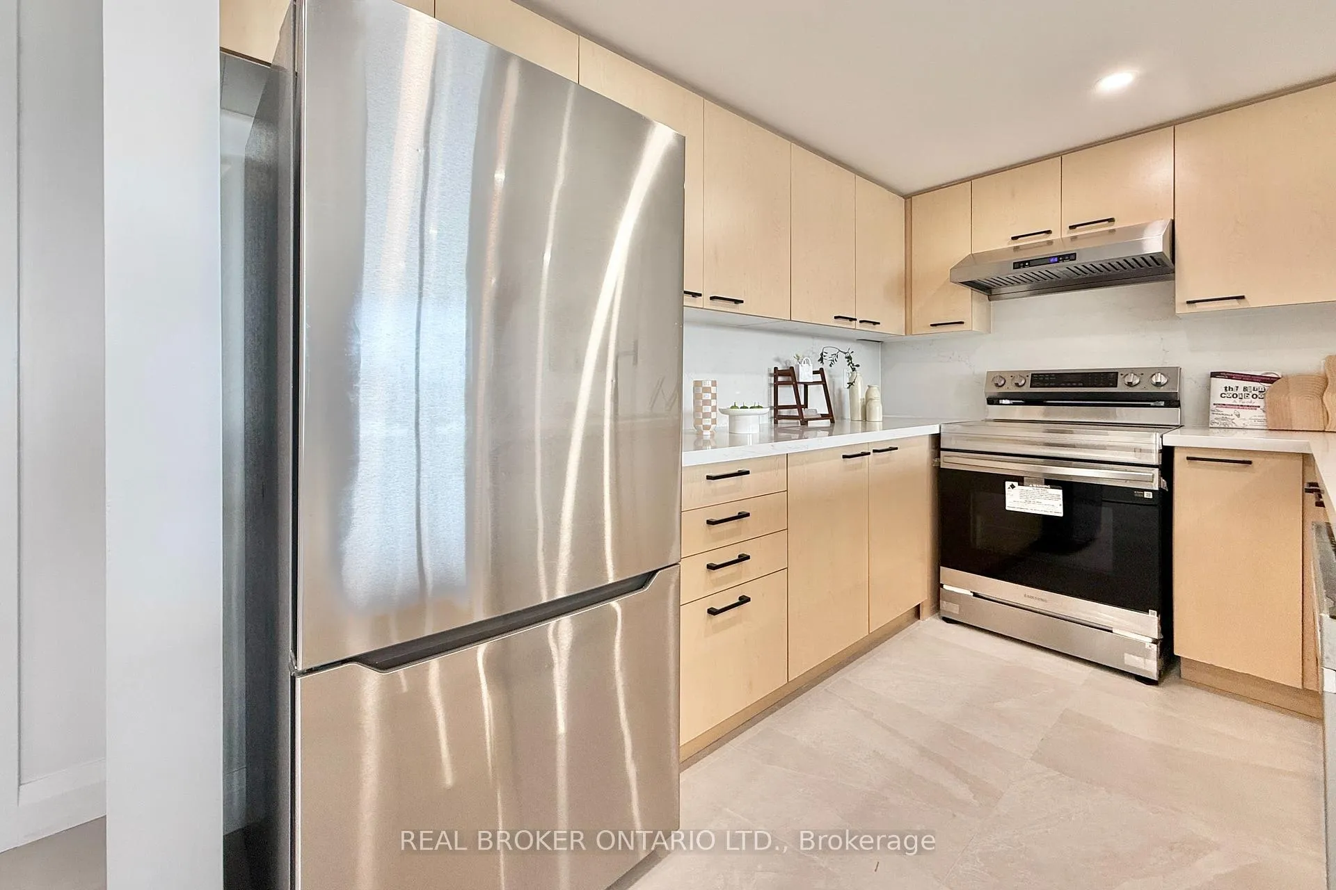 Photo 10 of Unit 611, 130 Pond Drive, Markham, Commerce Valley — HOMEH