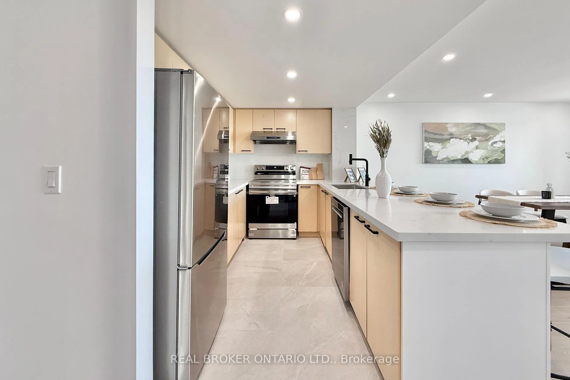 Photo 11 of Unit 611, 130 Pond Drive, Markham, Commerce Valley — HOMEH