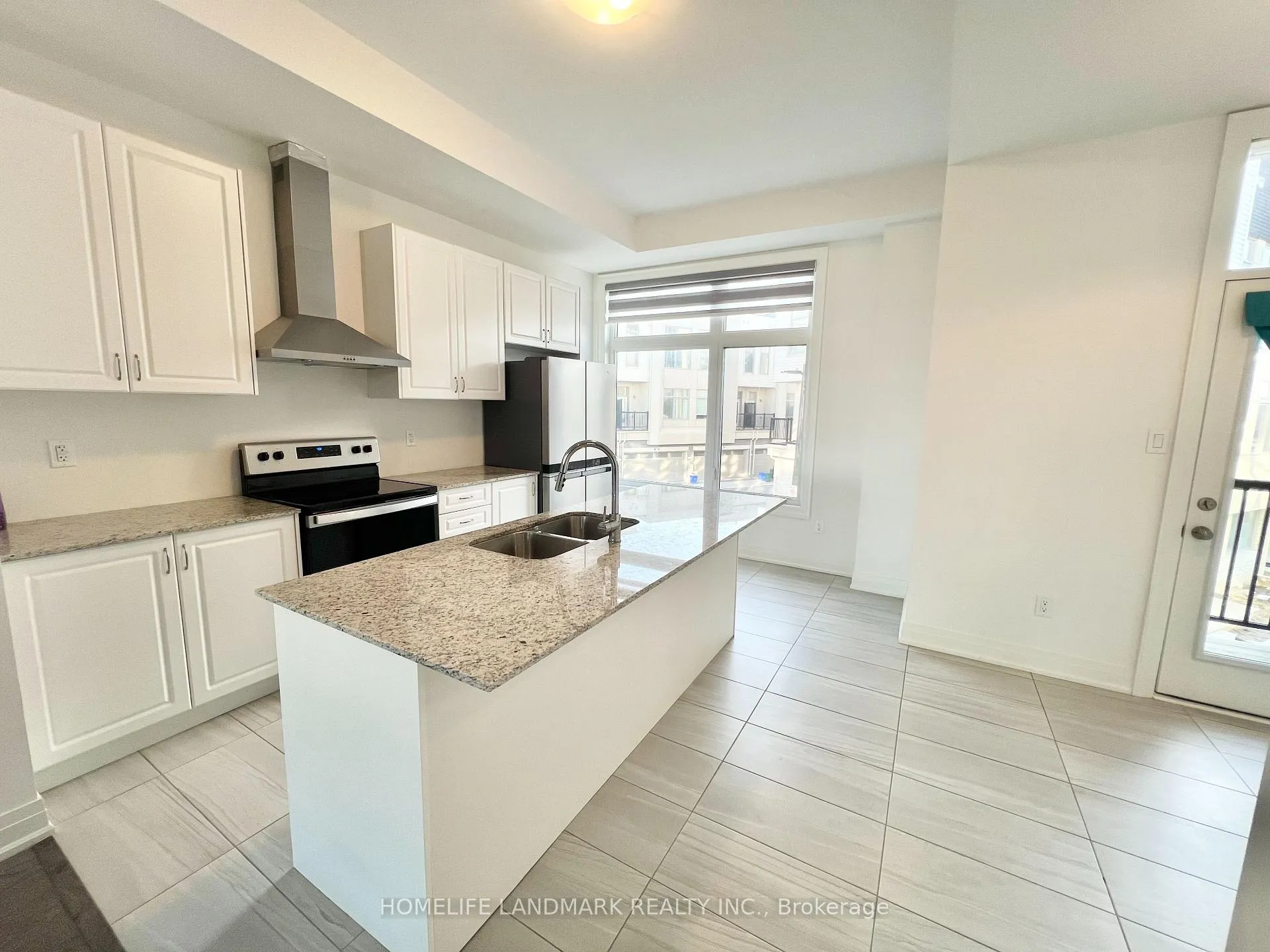 Photo 5 of 9 Alan Francis Lane, Markham, Cachet — HOMEH