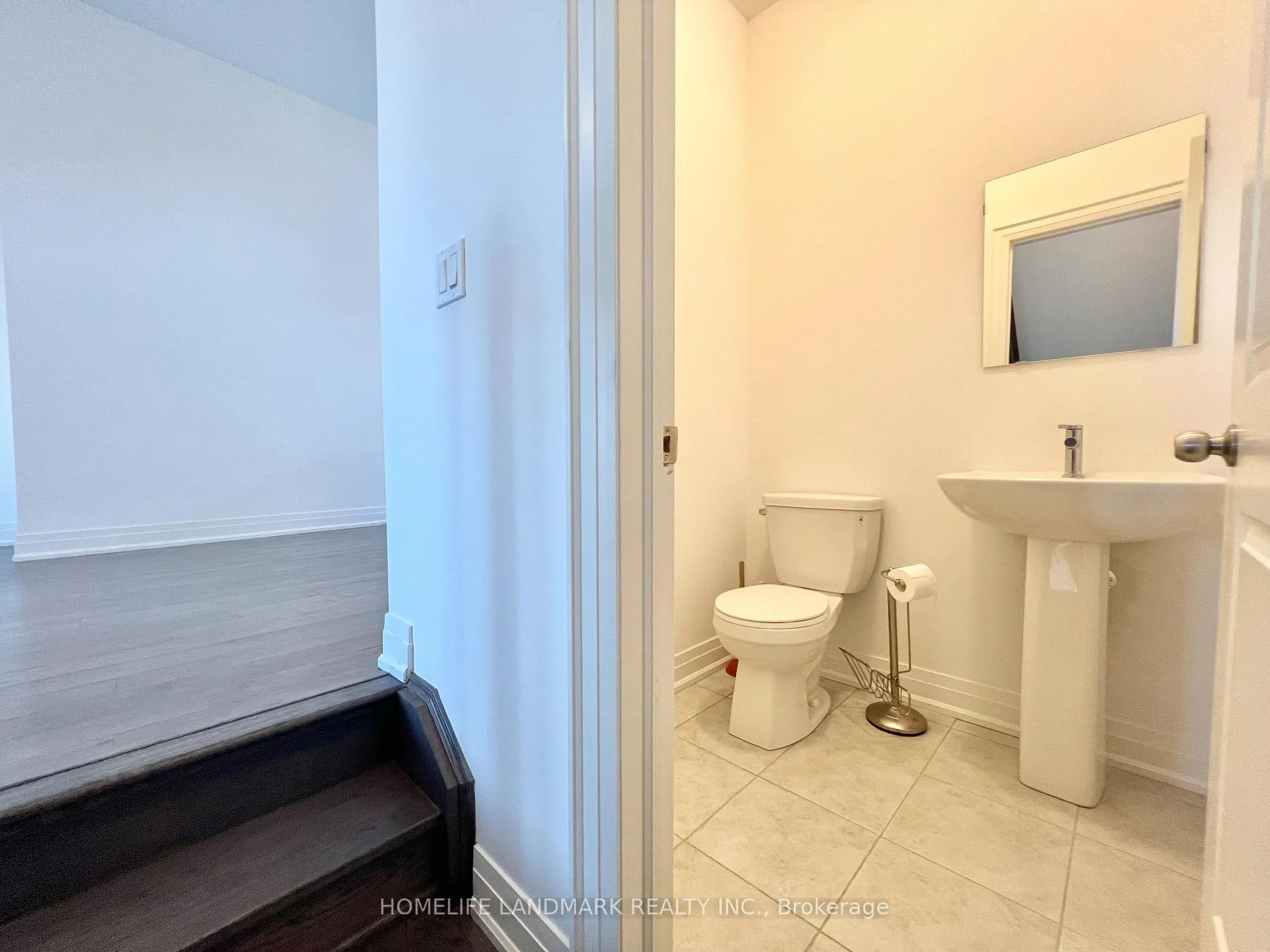 Photo 23 of 9 Alan Francis Lane, Markham, Cachet — HOMEH