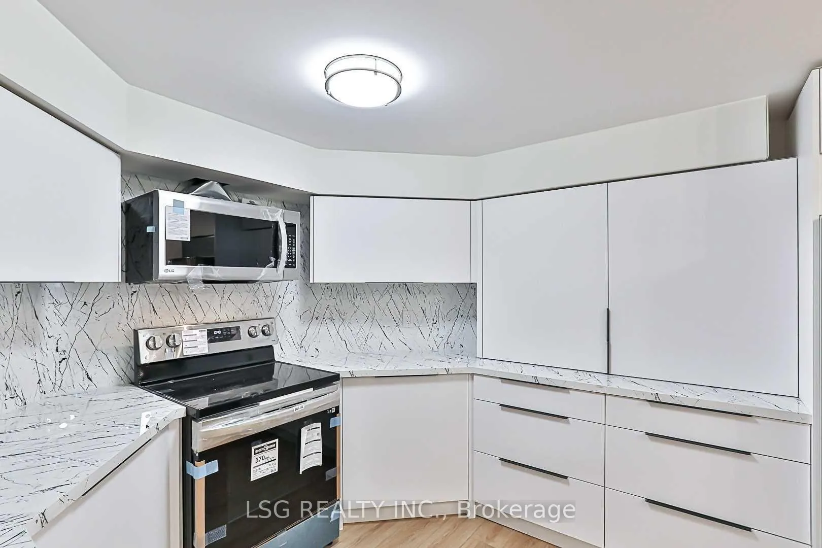 Photo 5 of 25 Briardale Place, Aurora, Aurora Highlands — HOMEH