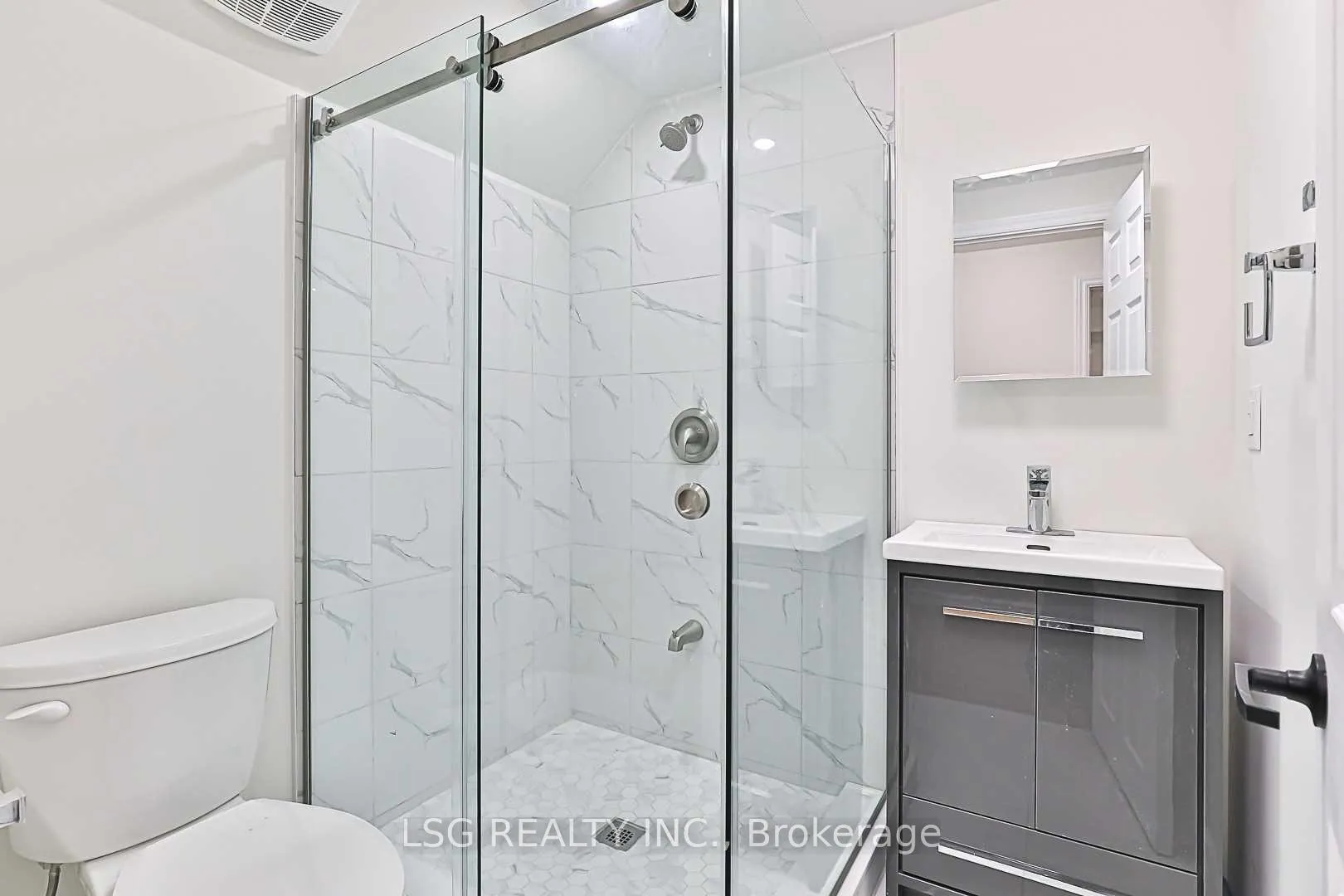 Photo 17 of 25 Briardale Place, Aurora, Aurora Highlands — HOMEH