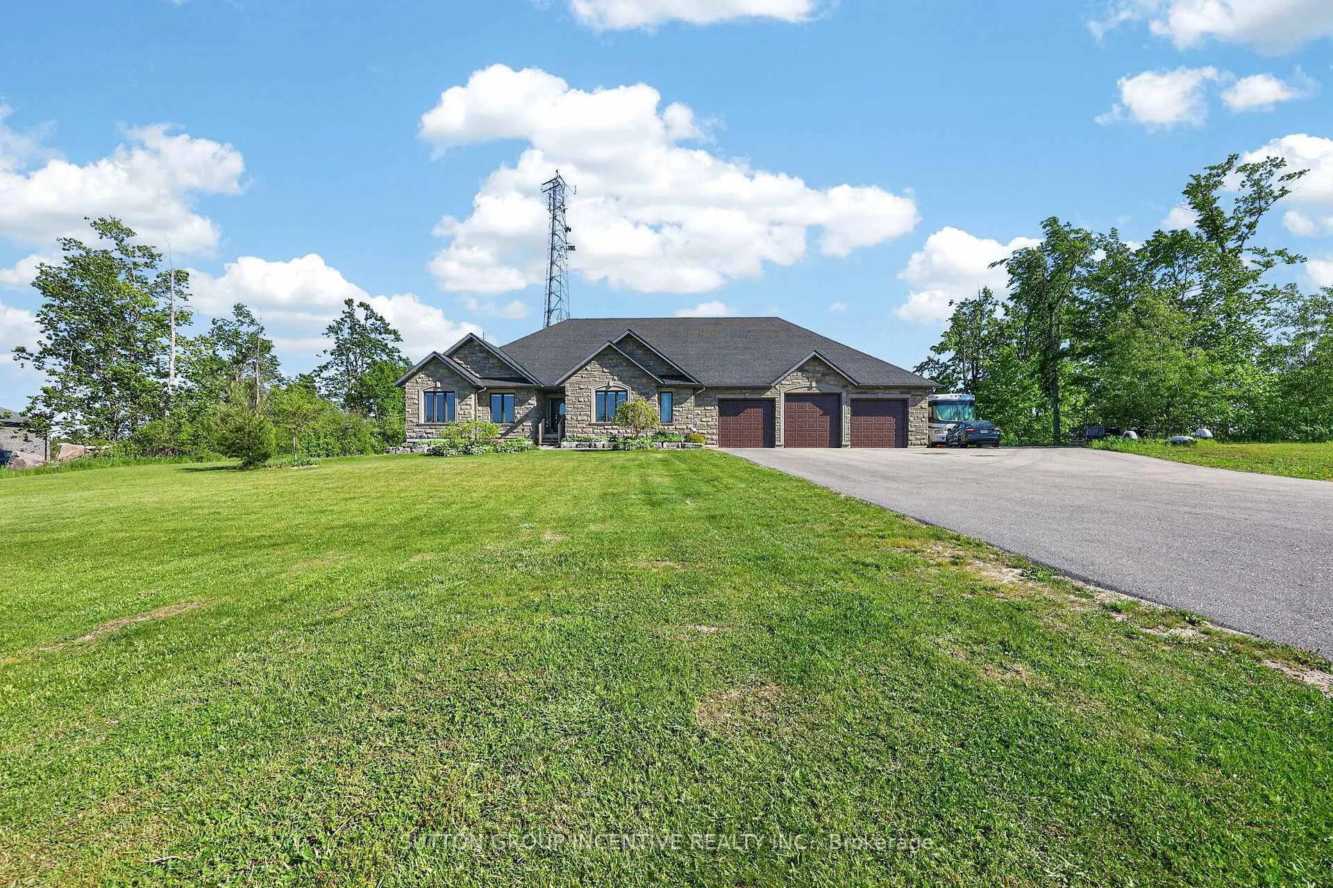 Photo 2 of 15 Caldwell Drive, Oro-Medonte, Rural Oro-Medonte — HOMEH