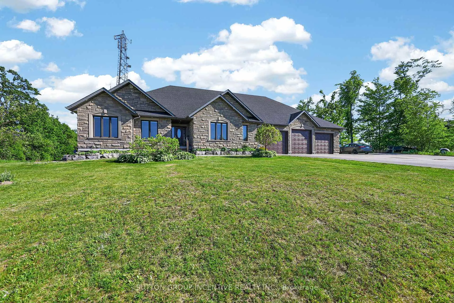 Photo 3 of 15 Caldwell Drive, Oro-Medonte, Rural Oro-Medonte — HOMEH