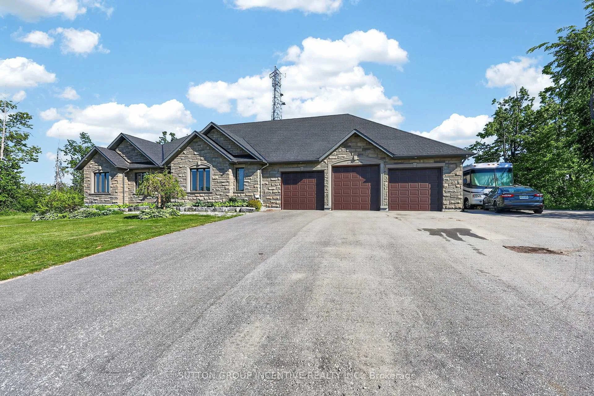 Photo 4 of 15 Caldwell Drive, Oro-Medonte, Rural Oro-Medonte — HOMEH