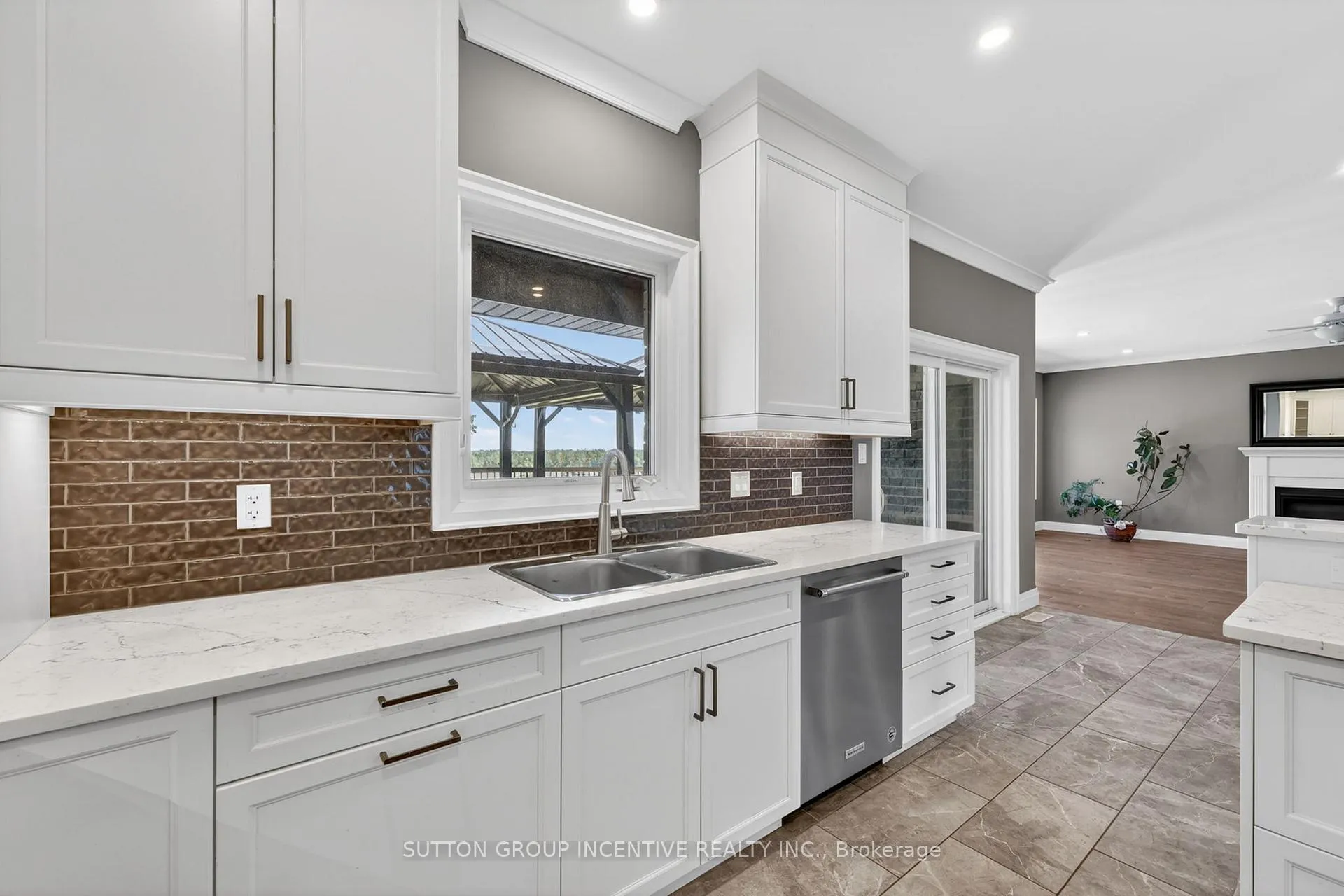 Photo 10 of 15 Caldwell Drive, Oro-Medonte, Rural Oro-Medonte — HOMEH