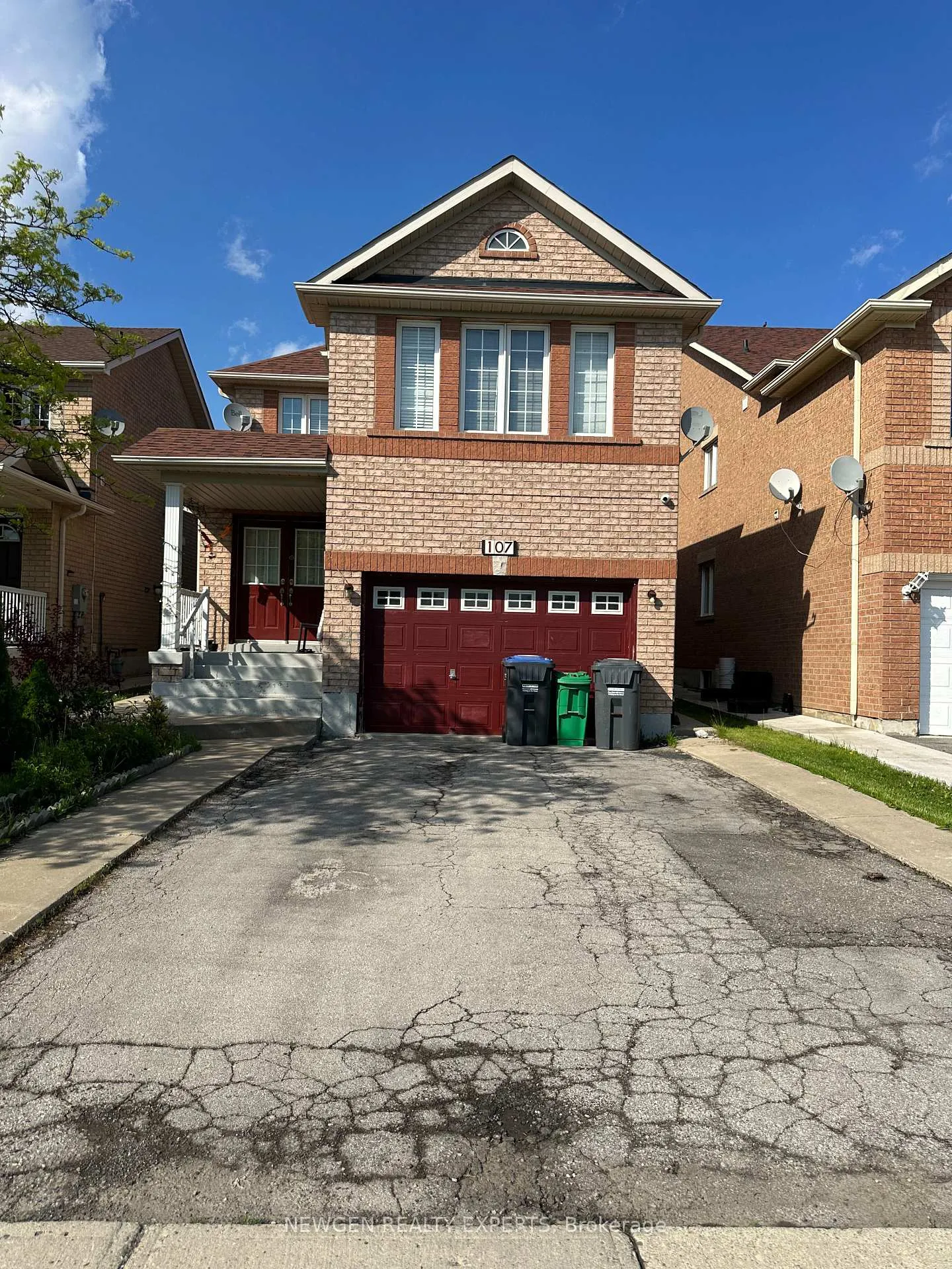 Photo 2 of 107 Rollingwood Drive, Brampton, Fletcher's Creek South — HOMEH
