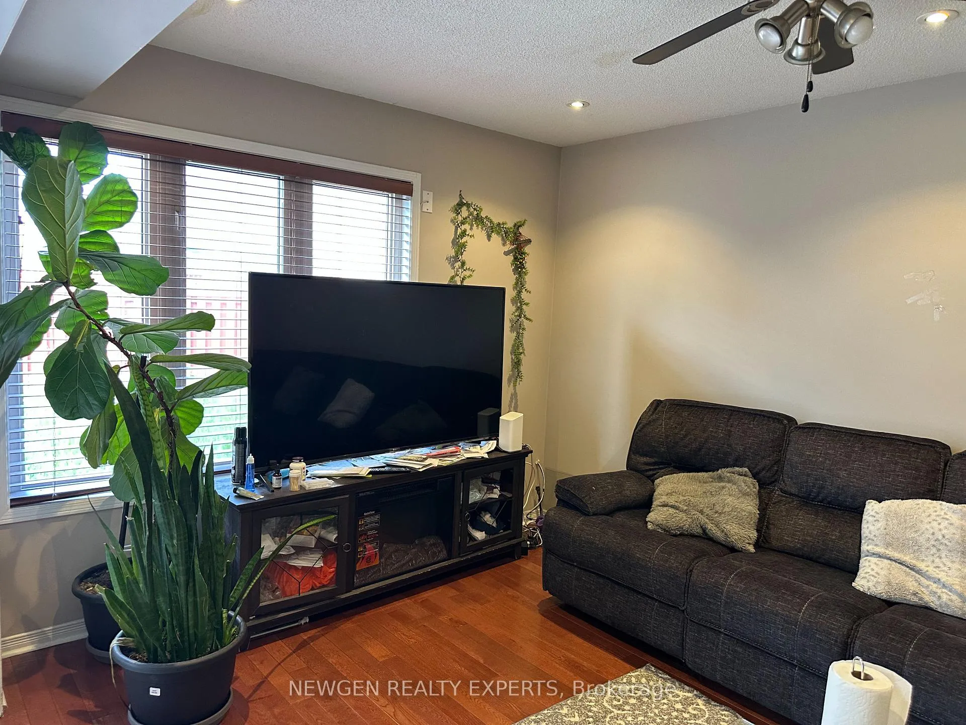 Photo 3 of 107 Rollingwood Drive, Brampton, Fletcher's Creek South — HOMEH