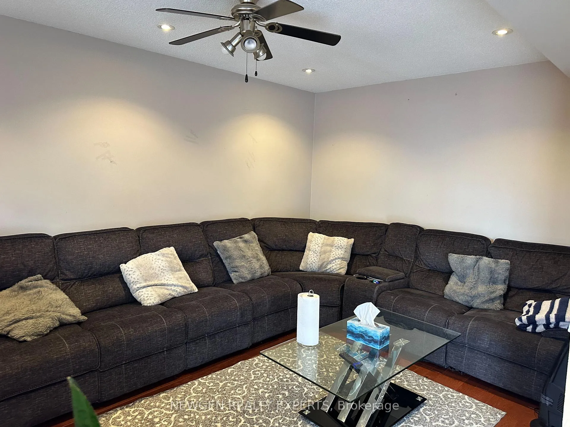 Photo 5 of 107 Rollingwood Drive, Brampton, Fletcher's Creek South — HOMEH