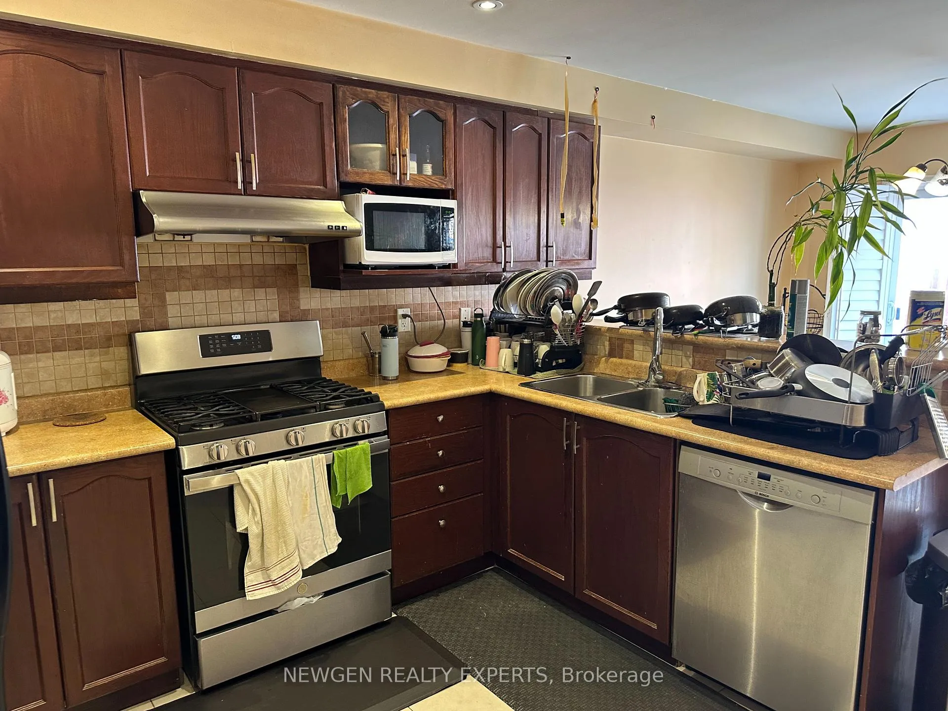 Photo 7 of 107 Rollingwood Drive, Brampton, Fletcher's Creek South — HOMEH