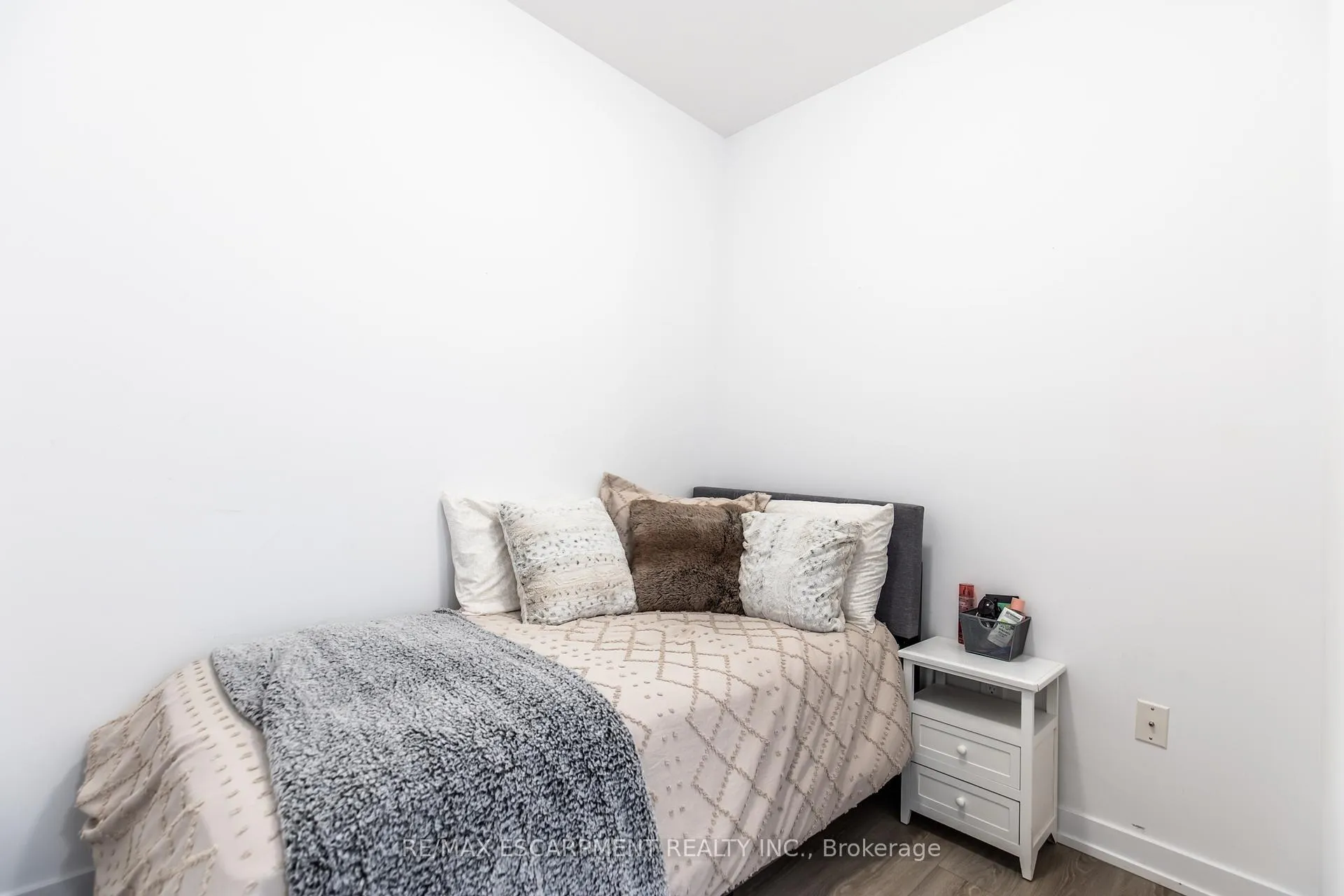 Photo 24 of Unit 708, 450 Dundas Street, Hamilton, Waterdown — HOMEH