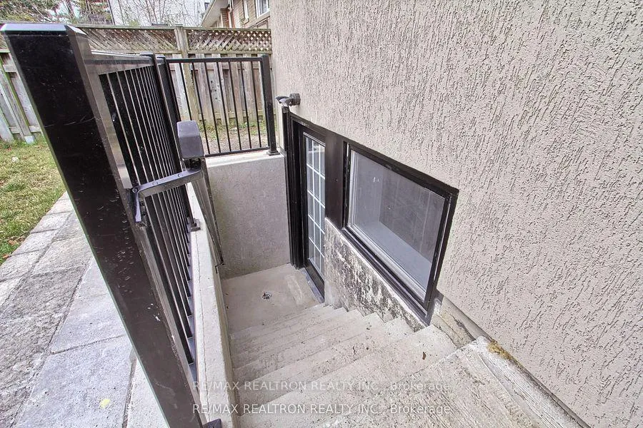 Photo 3 of Unit Bsmnt B, 31 Goodman Crescent, Vaughan, Maple — HOMEH