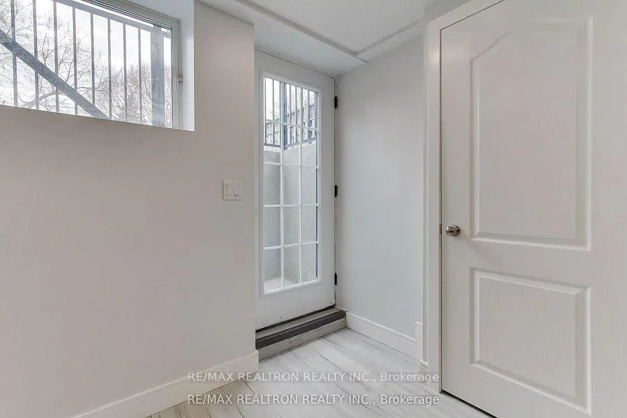 Photo 4 of Unit Bsmnt B, 31 Goodman Crescent, Vaughan, Maple — HOMEH