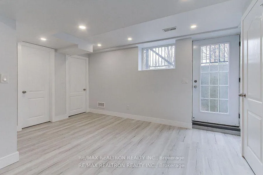 Photo 5 of Unit Bsmnt B, 31 Goodman Crescent, Vaughan, Maple — HOMEH
