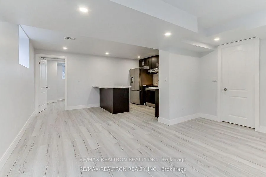 Photo 8 of Unit Bsmnt B, 31 Goodman Crescent, Vaughan, Maple — HOMEH