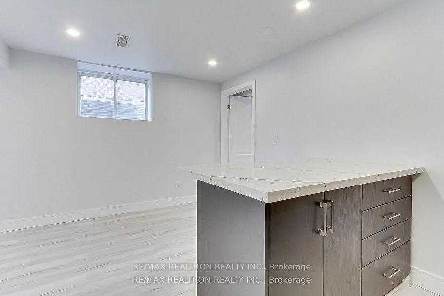 Photo 13 of Unit Bsmnt B, 31 Goodman Crescent, Vaughan, Maple — HOMEH