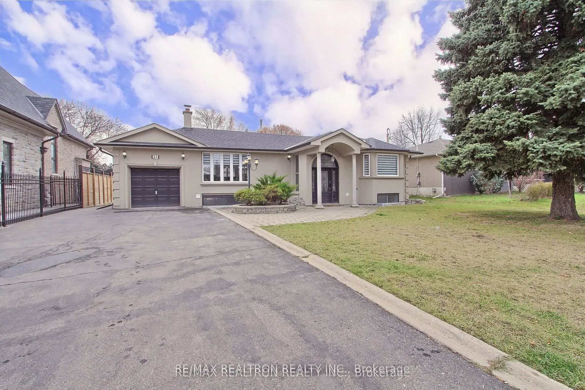Photo 2 of Unit Bsmnt A, 31 Goodman Crescent, Vaughan, Maple — HOMEH
