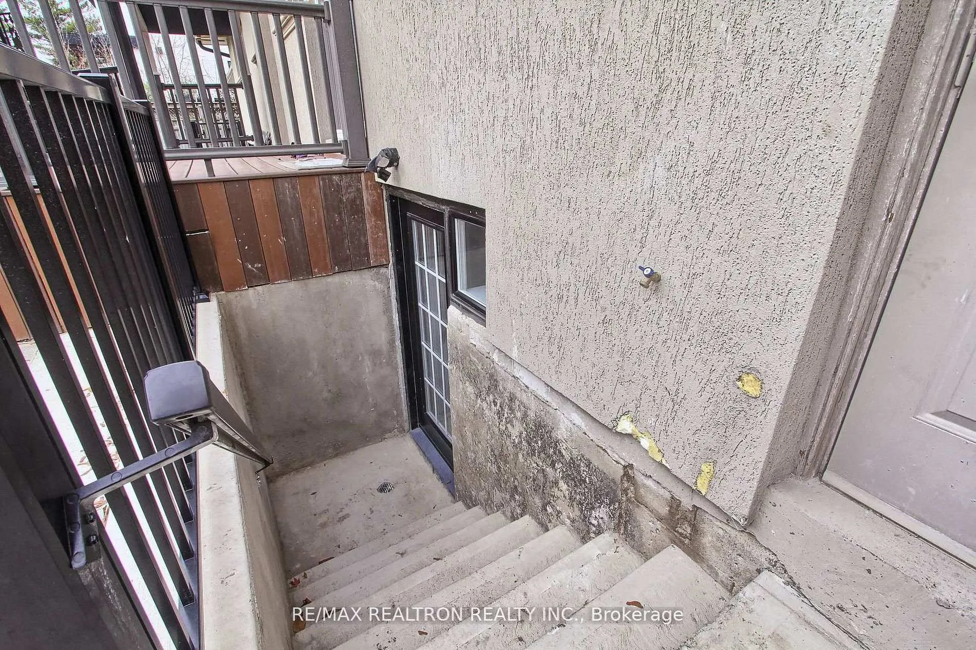 Photo 3 of Unit Bsmnt A, 31 Goodman Crescent, Vaughan, Maple — HOMEH