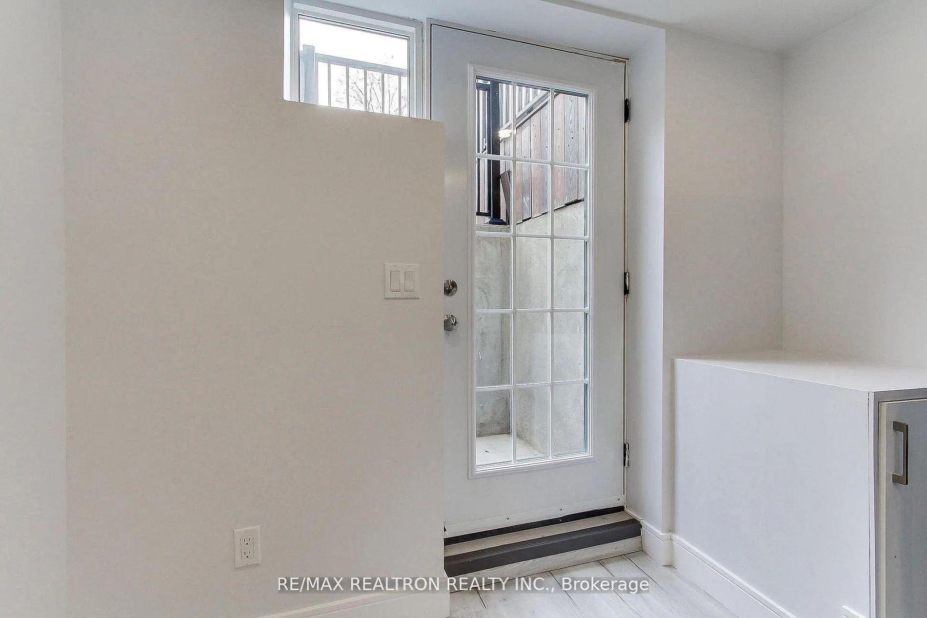 Photo 4 of Unit Bsmnt A, 31 Goodman Crescent, Vaughan, Maple — HOMEH