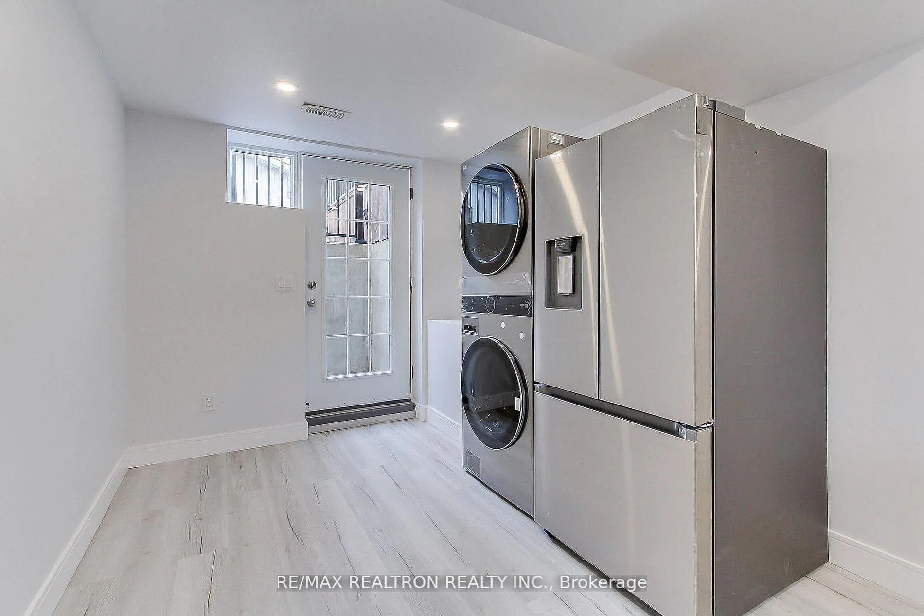 Photo 6 of Unit Bsmnt A, 31 Goodman Crescent, Vaughan, Maple — HOMEH