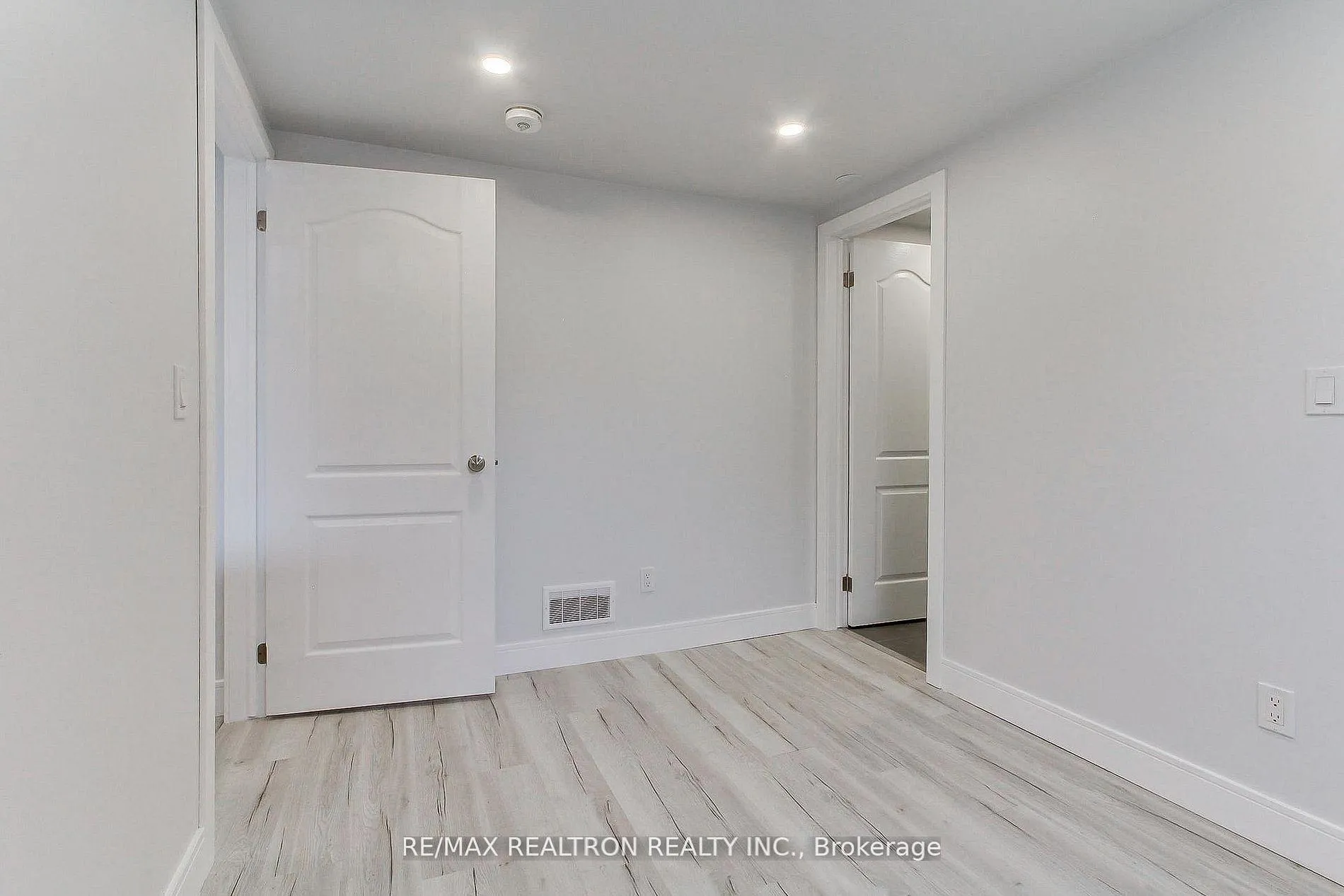Photo 14 of Unit Bsmnt A, 31 Goodman Crescent, Vaughan, Maple — HOMEH