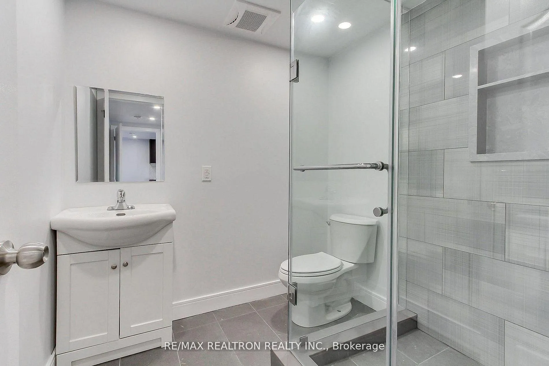 Photo 16 of Unit Bsmnt A, 31 Goodman Crescent, Vaughan, Maple — HOMEH