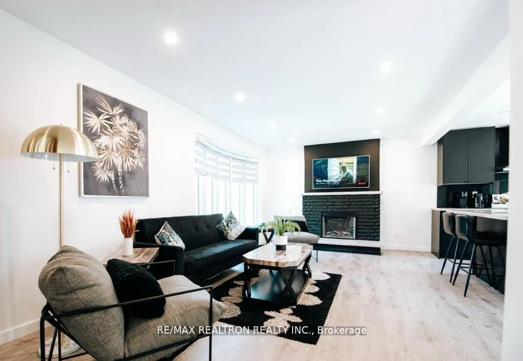 Photo 7 of 31 Goodman ( Main Floor) Crescent, Vaughan, Maple — HOMEH