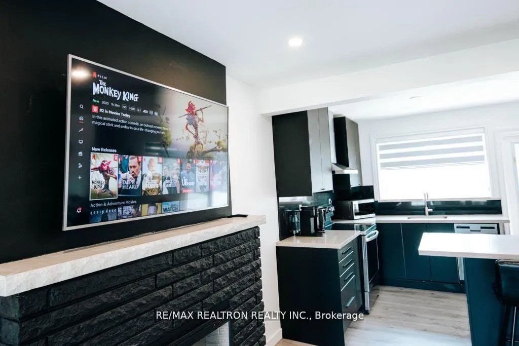Photo 10 of 31 Goodman ( Main Floor) Crescent, Vaughan, Maple — HOMEH