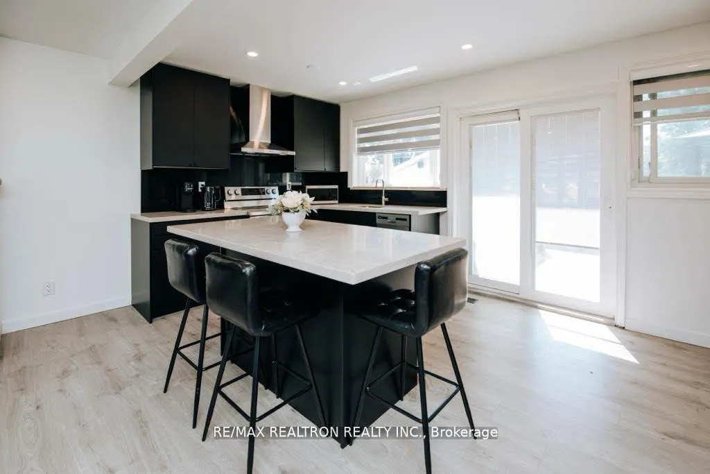 Photo 11 of 31 Goodman ( Main Floor) Crescent, Vaughan, Maple — HOMEH