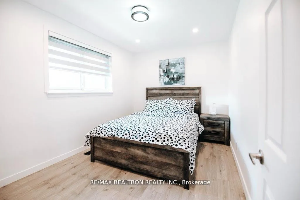 Photo 15 of 31 Goodman ( Main Floor) Crescent, Vaughan, Maple — HOMEH