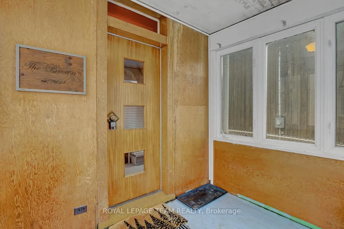 Photo 4 of 87 Russell Street E, Smiths Falls — HOMEH